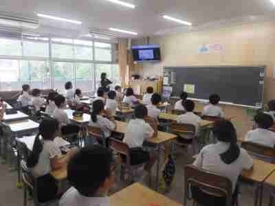 ５年生全校朝会の様子