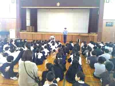 全校朝会（交通安全指導）