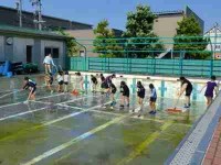 ５年生プールそうじ①