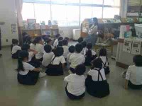 図書ボランティアさんの読み聞かせ