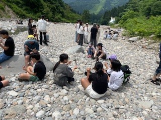 イワナを食べる