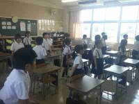 ３年２組全校朝会（校歌）