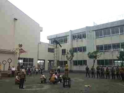 本校児童によるはしご登り