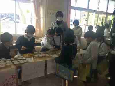 万博パビリオン（試食）