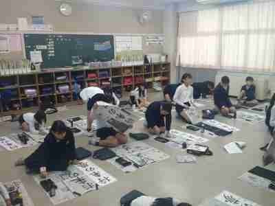 ６年２組書き初め練習