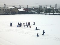 運動場雪遊び